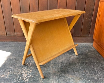 1950s Champagne Heywood Wakefield Magazine Display Side Table Vintage Mid-Century Modern Furniture