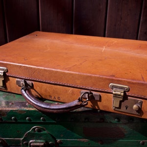 Vintage Patinated Tan Leather Executives Attache Briefcase RAG Intials No Key Unlocked Travel Case Mid-Century Retail Boutique Prop Rag Bone image 2