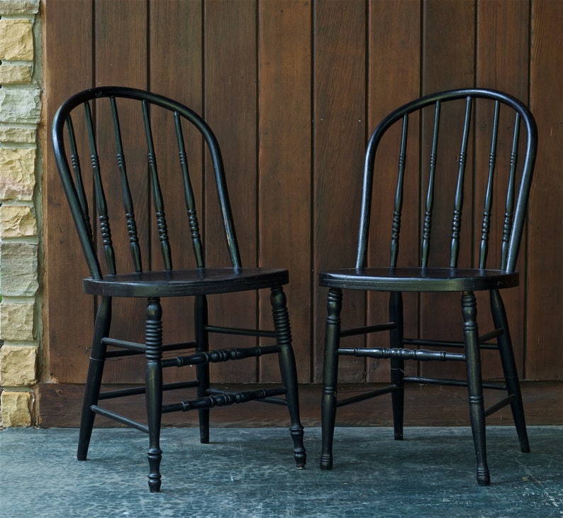 Pair 1920s Rustic Black Spindle Bentwood Farmhouse Side Dining Chairs Vintage Early Century Wire Reinforced Kitchen Nook Hoop Back Eclectic image 4