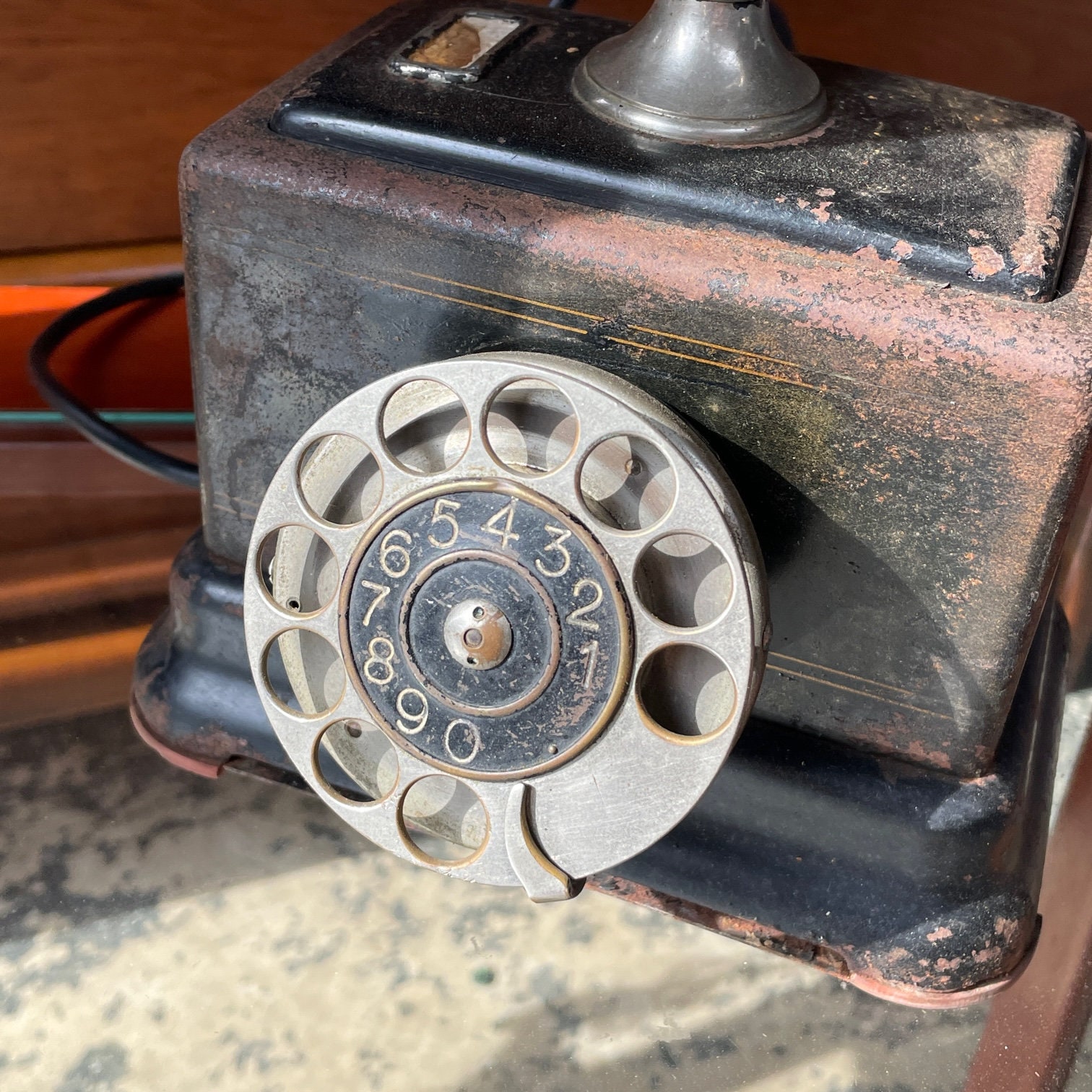 エリクソン　黒電話　ビンテージ　スウェーデン製？　卓上電話 Vintage Table Phone with a Rotary Dial by L. M. Ericsson