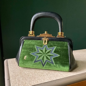 Vintage Roberta Di Camerino Emerald Velvet & Leather Hand