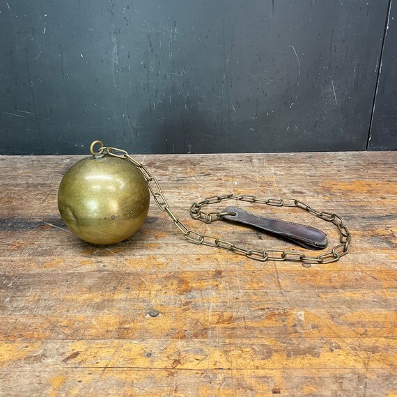 Vintage Brass Ball and Chain Show Horn Gem