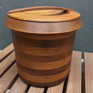 Secchiello per ghiaccio con coperchio in doghe di teak Wiggers, raro, vintage di metà secolo