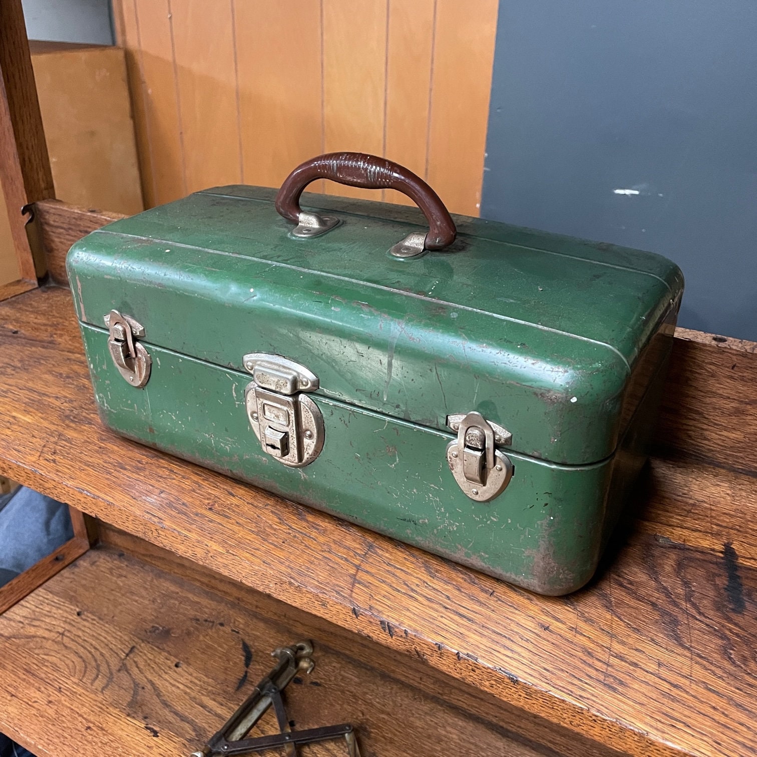 Vintage Green 50s Fishing Metal Tackle Box Union Steel Chest Art Supply  Case Kit -  India