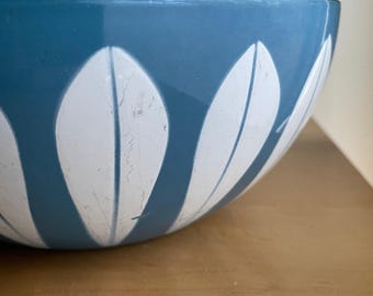 Vintage 1960s Catherine Holm White Lotus Bowl Blue White