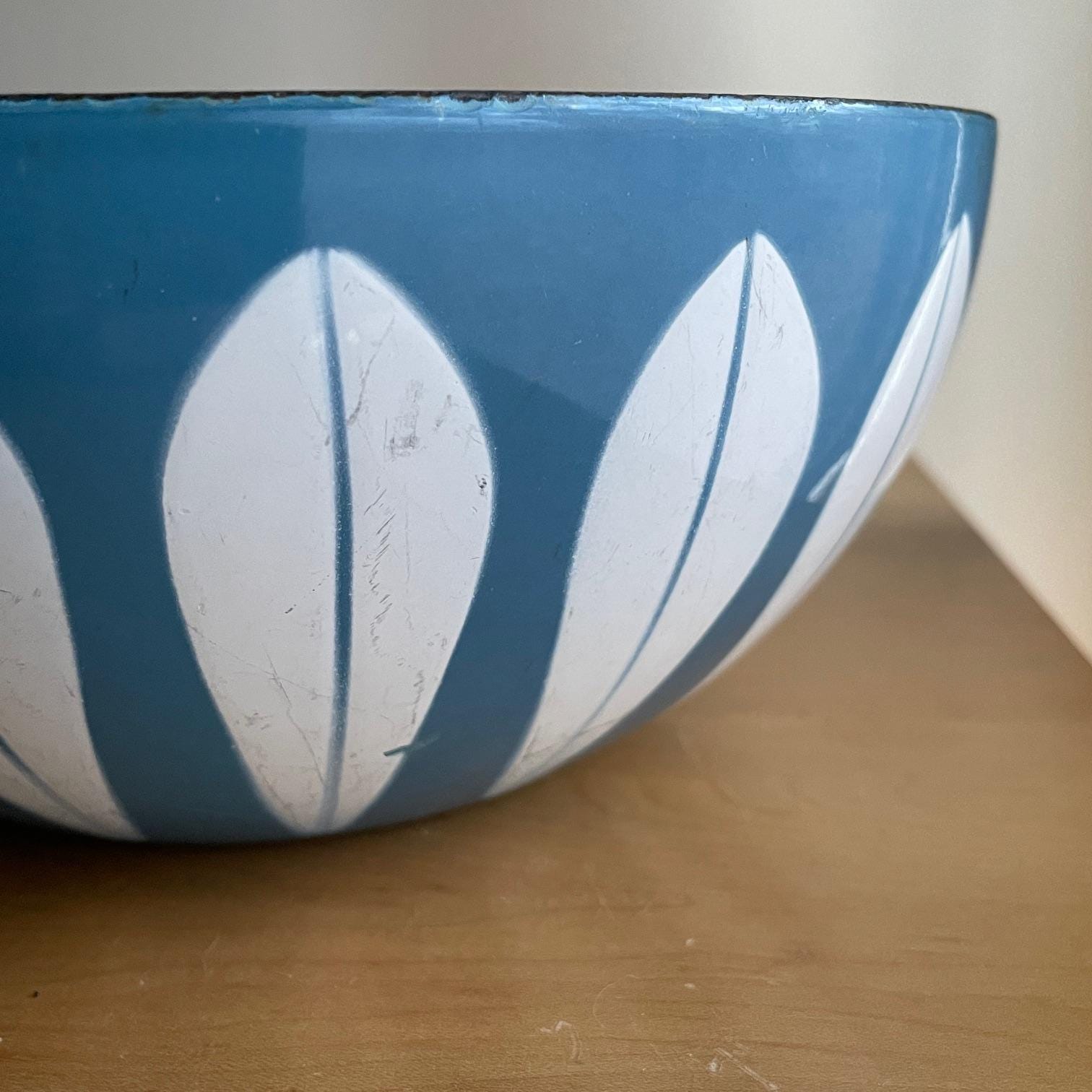 Vintage 1960s Catherine Holm White Lotus Bowl Blue White