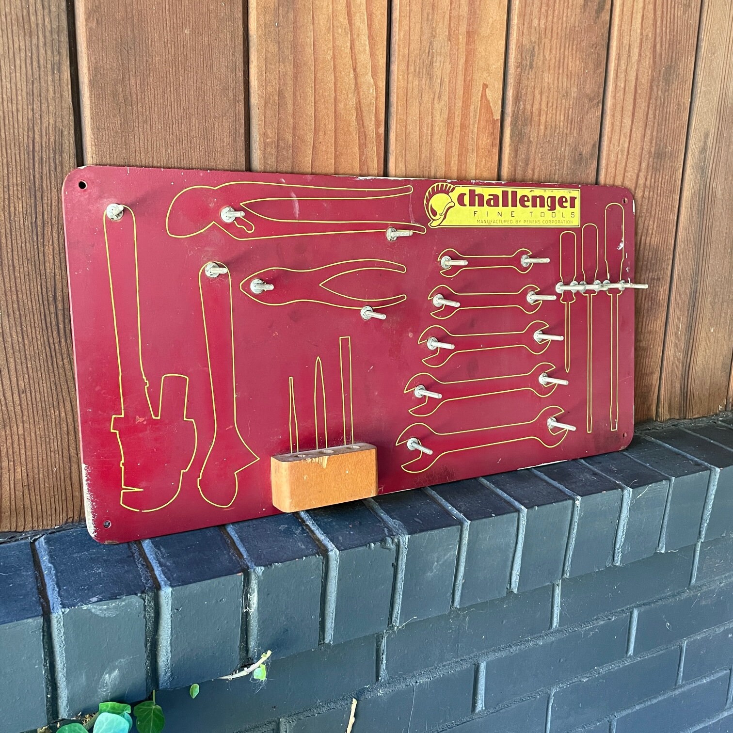 ヴィンテージ MCM チャレンジャー ツールボード レッド ミッド