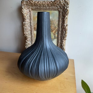 Vintage Rosenthal Studio Linie Martin Freyer Black Porcelain West Germany Op Art Wavy Hair Vase Flower Bud Mid-Century image 4