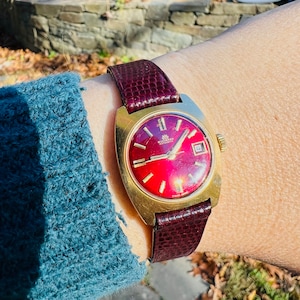 1970s Bucherer 18K Solid Gold Wrist Watch Working Ladies Burgundy Vintage