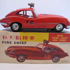 Vintage Battery Operated Tin Toy Fire Chief Vehicle ME 627 (China) 1960