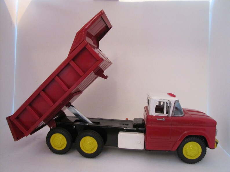 Chevrolet Dump Truck image 4