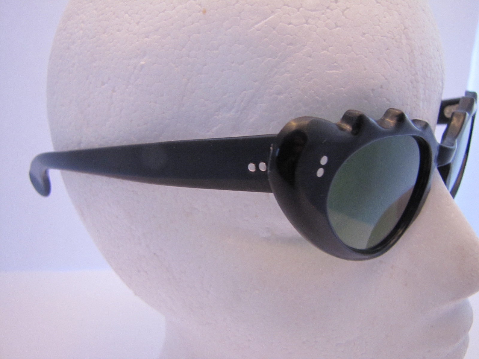 Designer Inspired Zig Zag Arms Angular Cat Eye Edged Sunglasses 