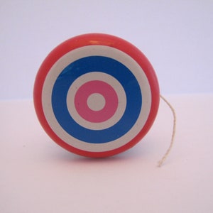Vintage Metal Yo Yo Top With Cord (Hong Kong) 1970