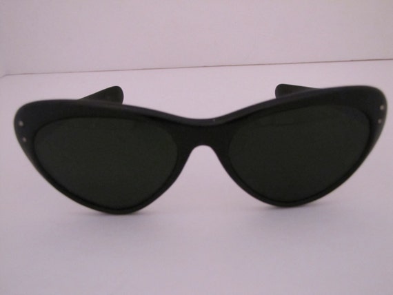 Vintage 1960 Wine Cateye Sunglasses (8180B/G) Italy - Etsy display picture 2