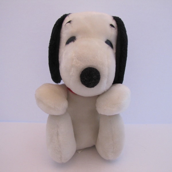 Vintage Plush Snoopy AM Transistor Radio (Korea) 1980