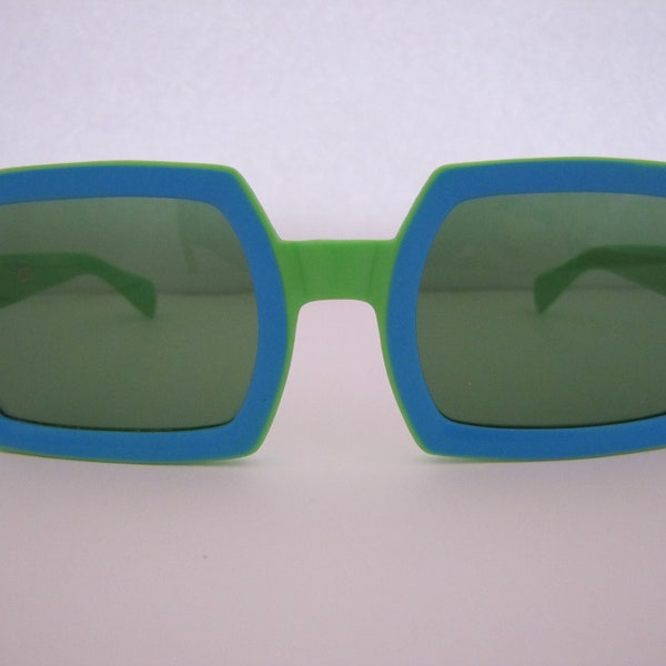 Vintage 1960 MOD Italian Square Sunglasses (532GB/G)