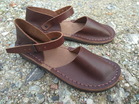 cute feet in sandals
