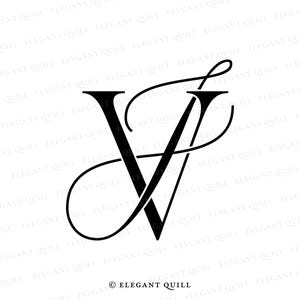 Puede incluir: Un monograma en blanco y negro de la letra "V" con un adorno decorativo. El monograma está sobre un fondo blanco. El texto "© ELEGANT QUILL" aparece en la parte inferior de la imagen.