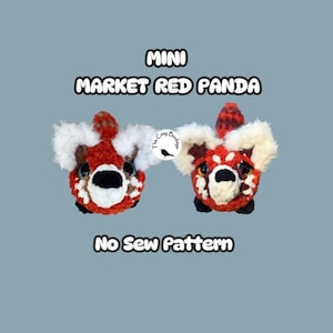 Könnte beinhalten: Zwei gehäkelte rote Pandaköpfe mit weißen, flauschigen Ohren, schwarzen Nasen und dunklen Augen. Der Text lautet: MINI MARKET RED PANDA und No Sew Pattern. Ein kleines kreisförmiges Logo mit einer Vogelsilhouette ist mittig platziert.