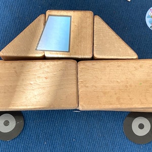 10 Building cards with theme 'the car' image 4
