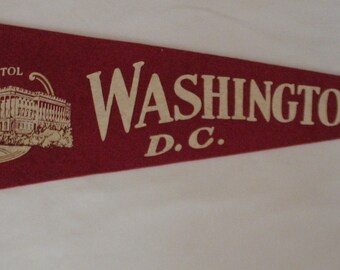 Vintage Felt  Pennant  of The Capitol in Washington D C   (M58)