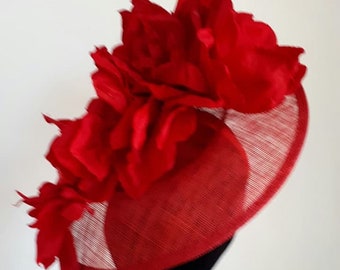 Red sinamay hat wedding #ascot