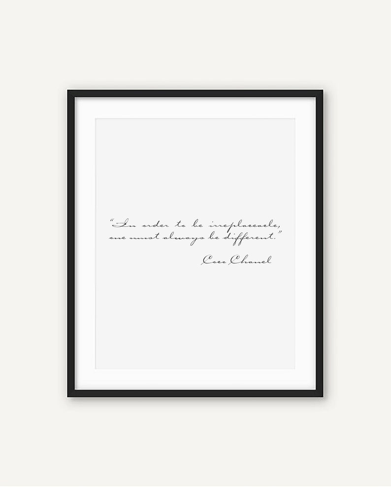 Coco Chanel Unersetzlich Zitat Druckbare Kunst Home Decor Inspirierende Französisch Anspruchsvolle Poster Schwarz Weiß Typografie Skript