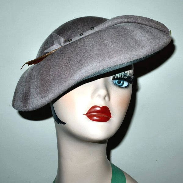 Vintage 1940s Grey Wool Felt Hat w Rhinestones by Doeskin