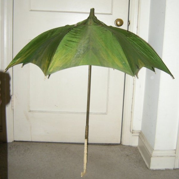 Early Antique VICTORIAN Green Silk ENGLISH Folding Parasol w Ornate Carved Handle