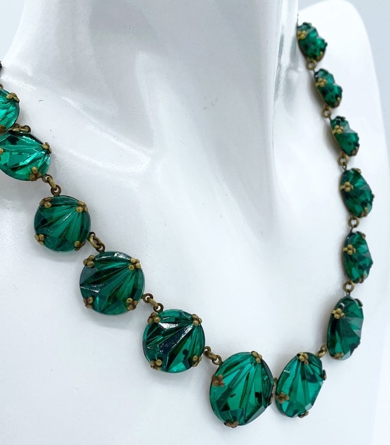 Art Deco Green Vauxhall Glass Graduated Necklace … - image 3