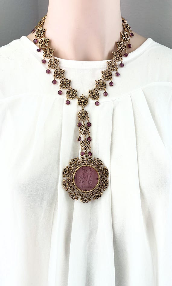 Dramatic Bold Vintage Goldette Gold-Tone & Purple Glass Intaglio Cupid Necklace
