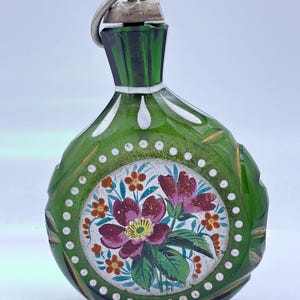 Antieke continentale bloemen geschilderd groen glas Duitse sterk ruikende zouten fles