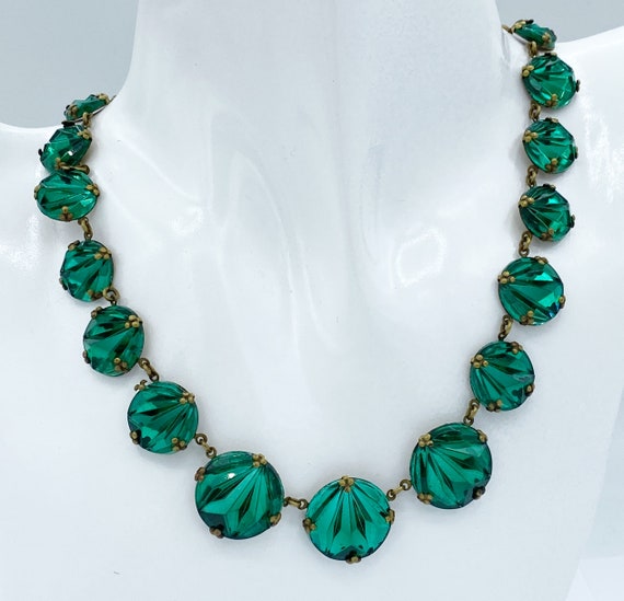 Art Deco Green Vauxhall Glass Graduated Necklace … - image 2