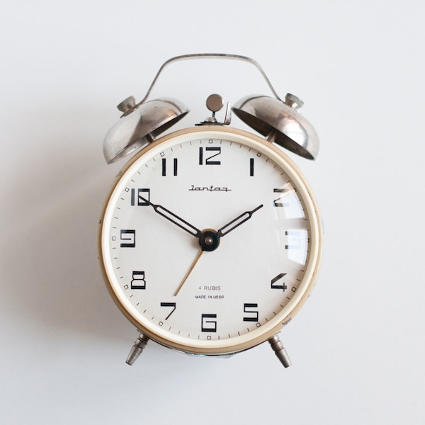 Réveil Vintage - réveil brun pâle - soviétique horloge "Jantar" - Made in URSS - travail