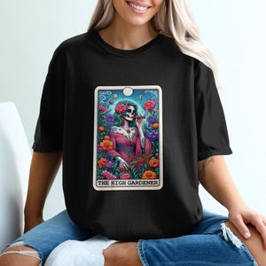 Camiseta inspirada en las cartas del tarot, camiseta con diseño de The High Gardener, bonita camiseta gráfica informal, camiseta artística divertida y única, ropa de regalo de moda