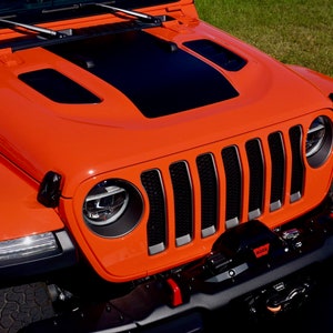Black-out Center Hood Decal for your Jeep Wrangler Rubicon JL and Gladiator Rubicon JT (with cut-outs for Windshield Bumpers)