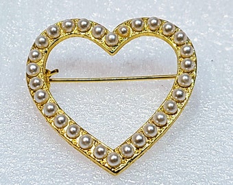 Beautiful Dainty Gold Tone and Pearl Heart Pin Brooch, Vintage Jewelry, Valentines Day Gift