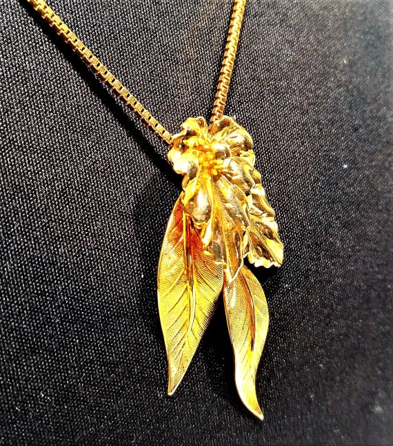 Vintage 3 Leaf Gold Pendant, 20k Gold Finish Lila… - image 8