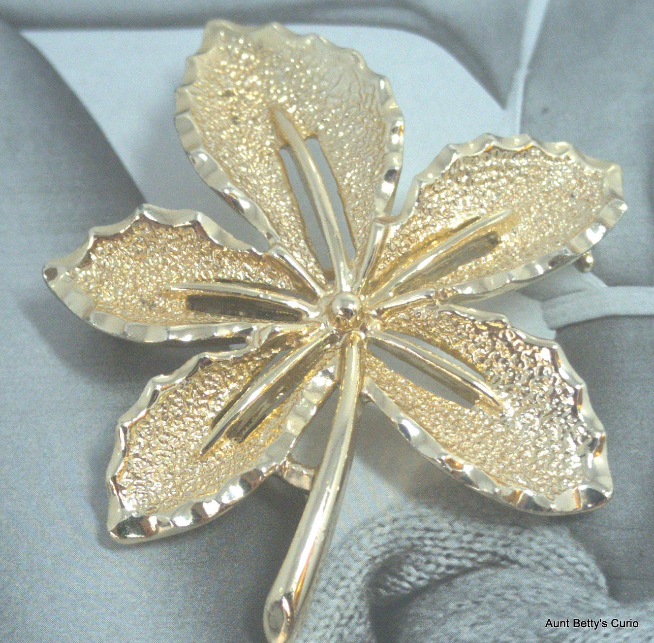 Vintage gold Leaf pin Brooch Natural brooch Mint Condition pin Etsy