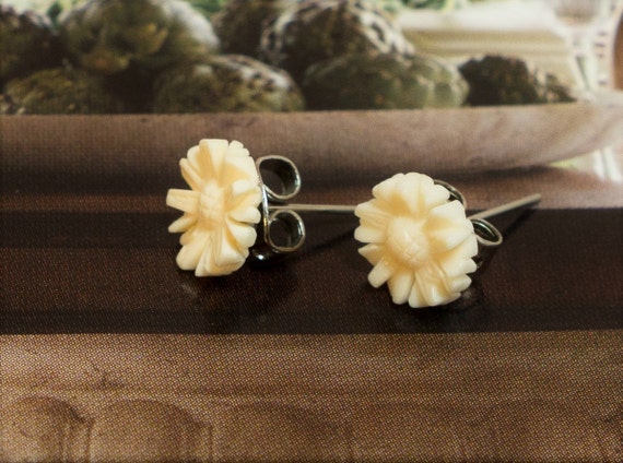 Eco Friendly Vintage Flower Earring Studs Cellulo… - image 3