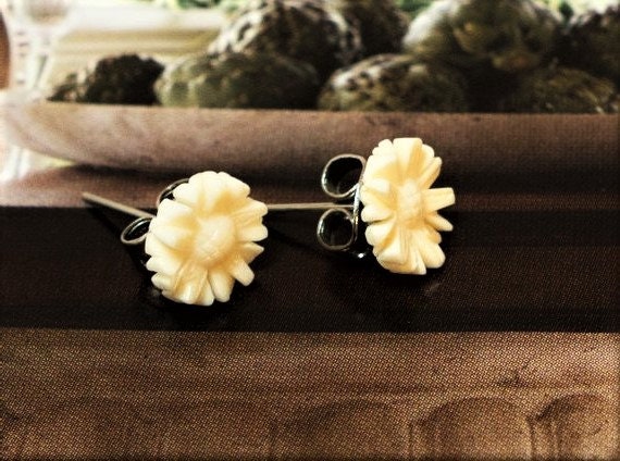 Eco Friendly Vintage Flower Earring Studs Cellulo… - image 2