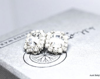 Summer Jewelry Vintage Designer Silver Tone White Rhinestone Clip on Earrings Halo Bridal earrings Wedding Jewelry Like New