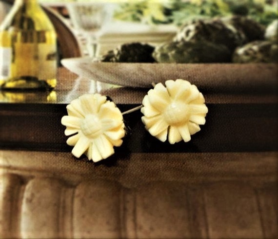 Eco Friendly Vintage Flower Earring Studs Cellulo… - image 1