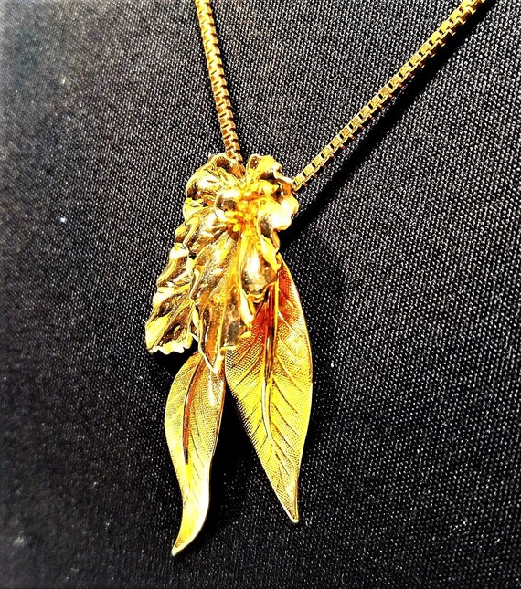 Vintage 3 Leaf Gold Pendant, 20k Gold Finish Lila… - image 4
