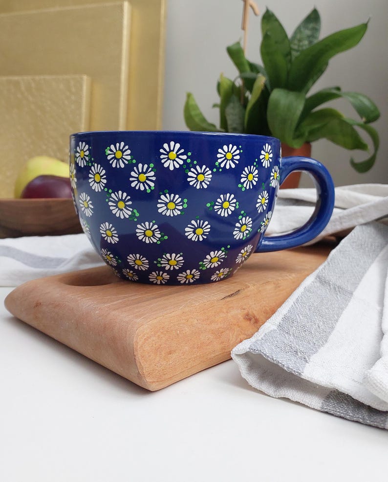 View into the mug showing the white interior alongside the handle