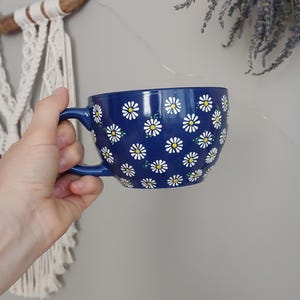 Side angle of the daisy mug showing its rounded shape and handle