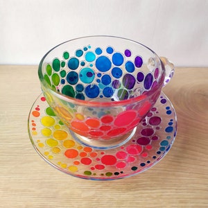 Ensemble de tasse à thé et soucoupe en verre arc-en-ciel peint à la main