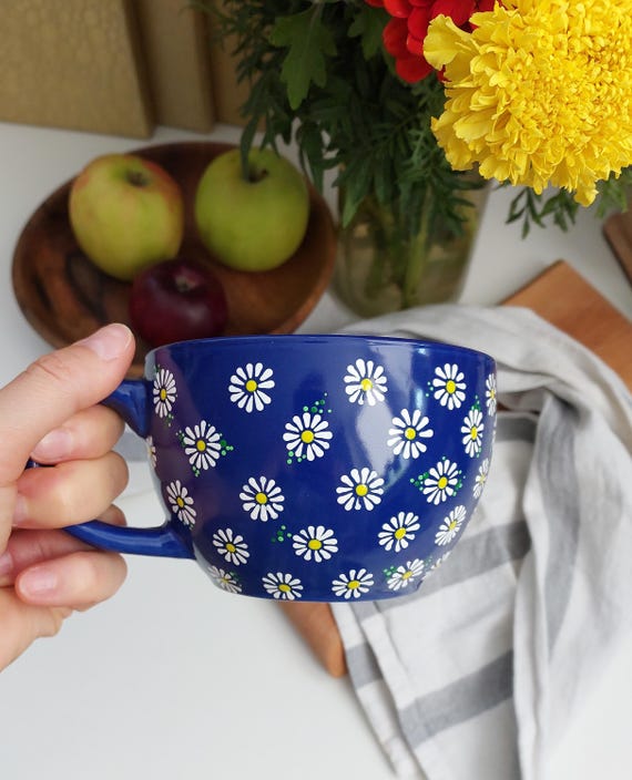 Daisy Coffee Mug: Navy Ceramic Cottagecore gift, Hand-Painted Floral Pottery (17 oz)