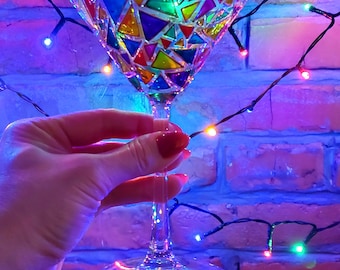 Handgeschilderd martiniglas met mozaïek: geometrisch cocktailglas
