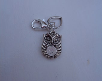 Silver metal coloured Owl charm clip on lobster clasp, charm bracelets, zip pull